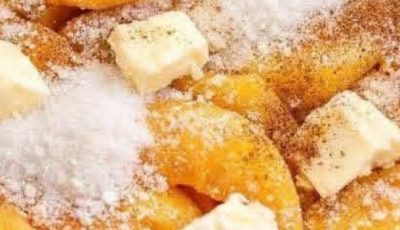Spread canned peaches and these 3 ingredients in slow cooker for a warm dessert people scrape the spoon for