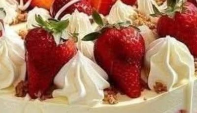 White Chocolate Strawberry Cheesecake