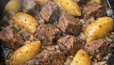 Slow Cooker 4-Ingredient Depression Era Beef and Potatoes