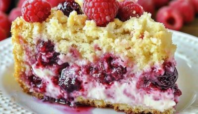 Cream Cheese Coffee Cake with Raspberries (Low-Carb & Keto-Friendly)