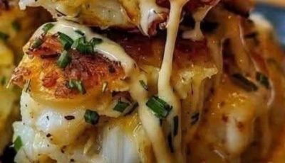 Cheddar Bay Crab Cakes with Lemon Butter Drizzle
